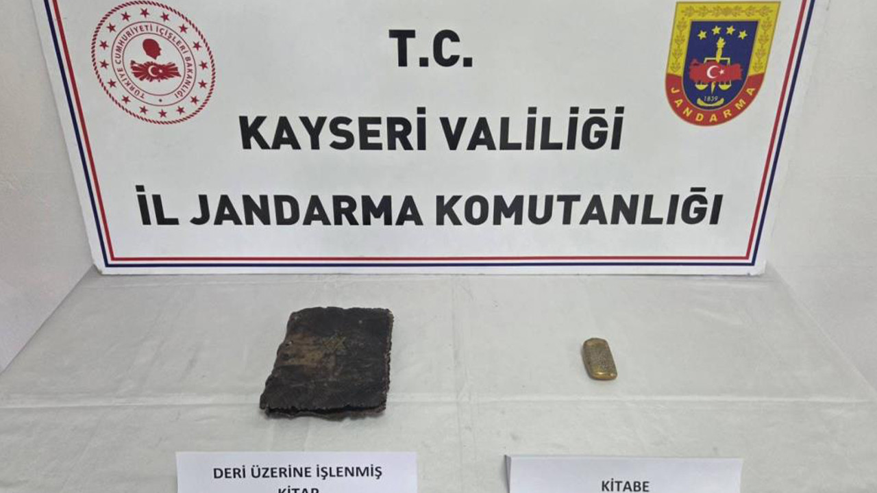 Kayseri’de tarihi eser operasyonu: El yazması kitap ve kitabe ele geçirildi