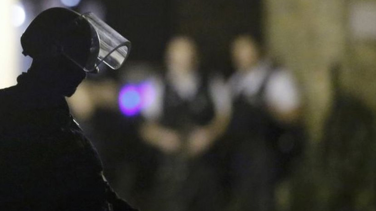 Meydan dayağından tanınmaz hale geldi: Sarhoş polislere gözaltı