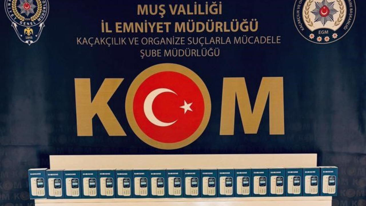 Muş’ta kargoda 35 kaçak cep telefonu ele geçirildi