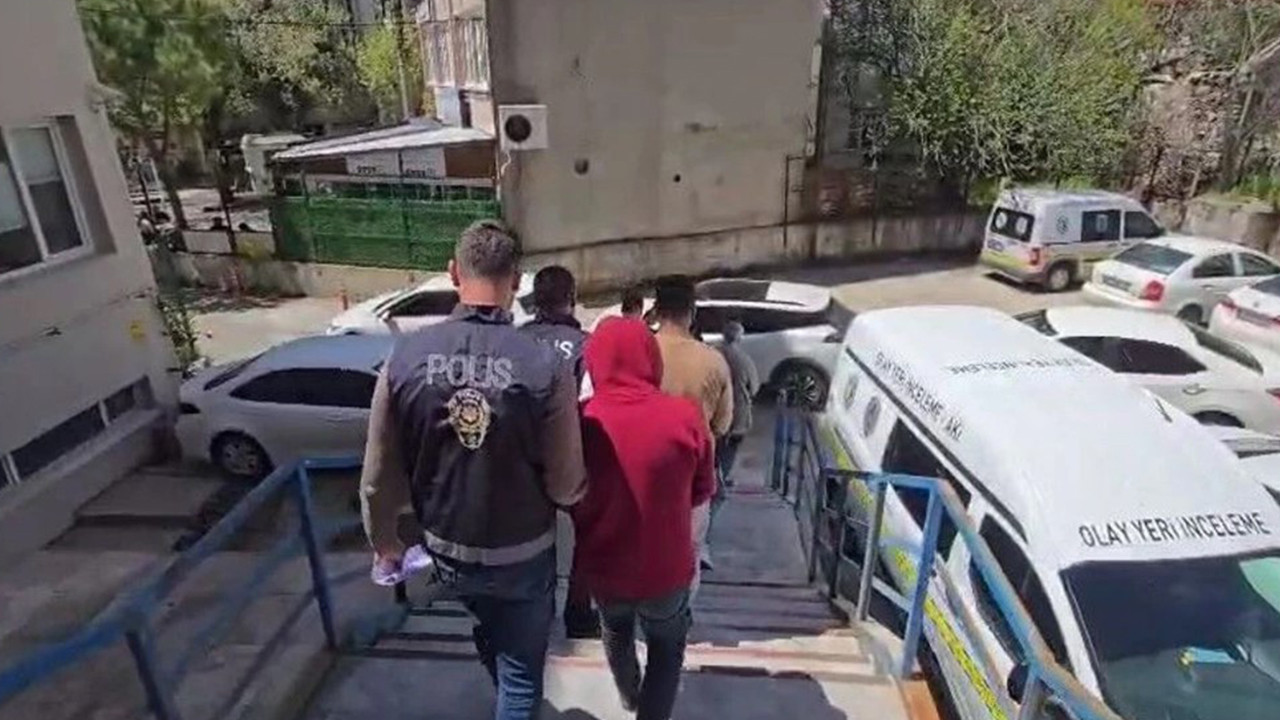 Sosyal medya üzerinden fuhuşa aracılık yapan 5 şüpheli yakalandı