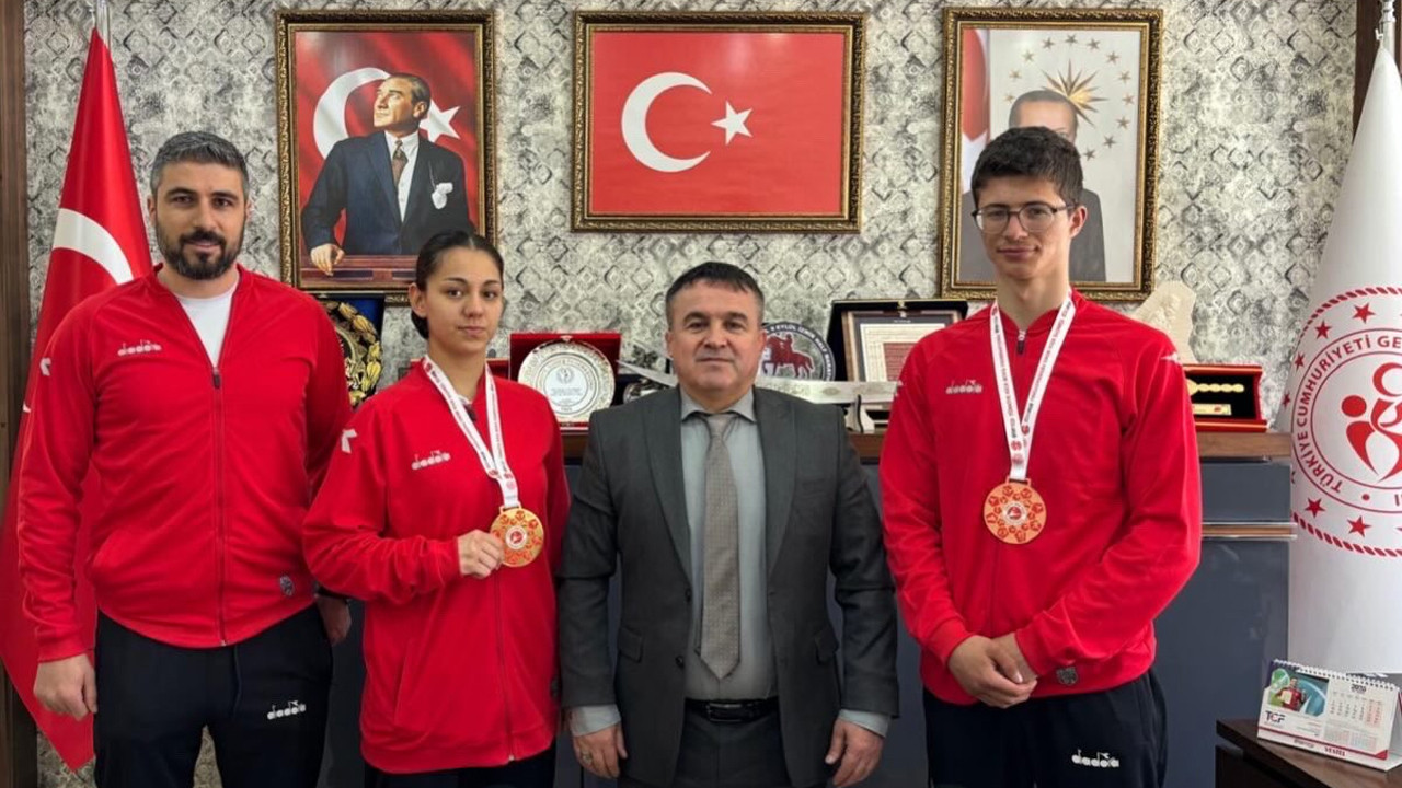 Türkiye Kick Boks Şampiyonasında önemli dereceler elde eden sporculardan Müdür Demir’e ziyaret