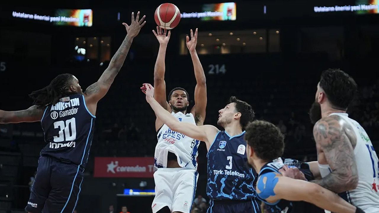 Anadolu Efes'ten Türk Telekom karşısında 10 sayılık fark