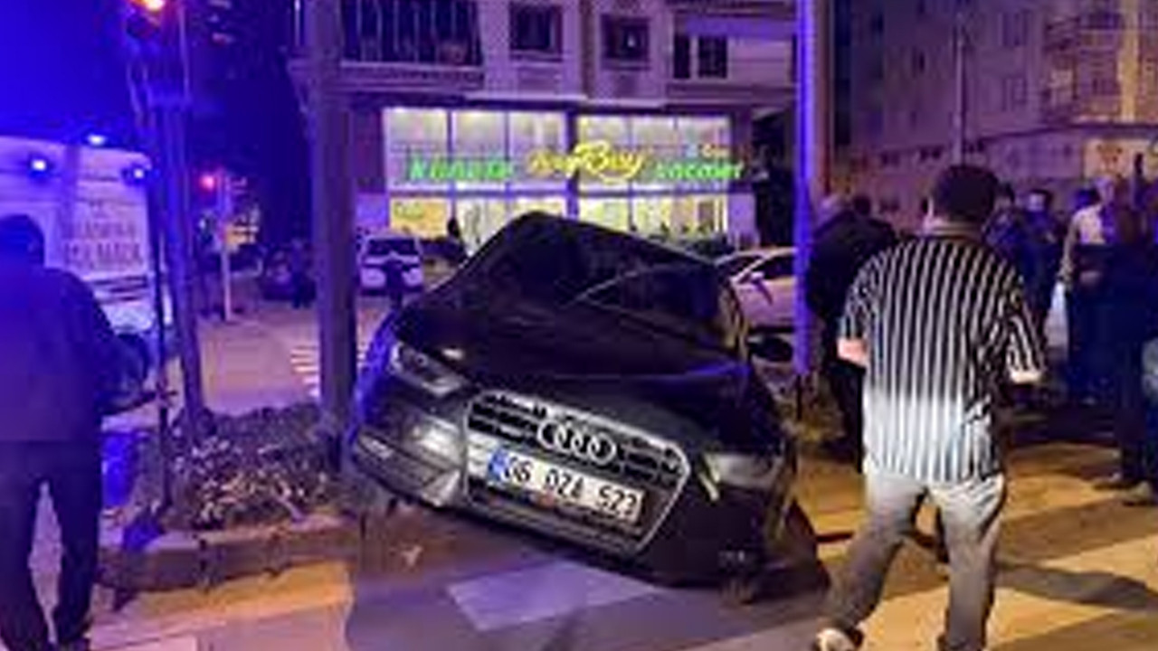 Ankara'da iki ayrı trafik kazasında 4 kişi yaralandı