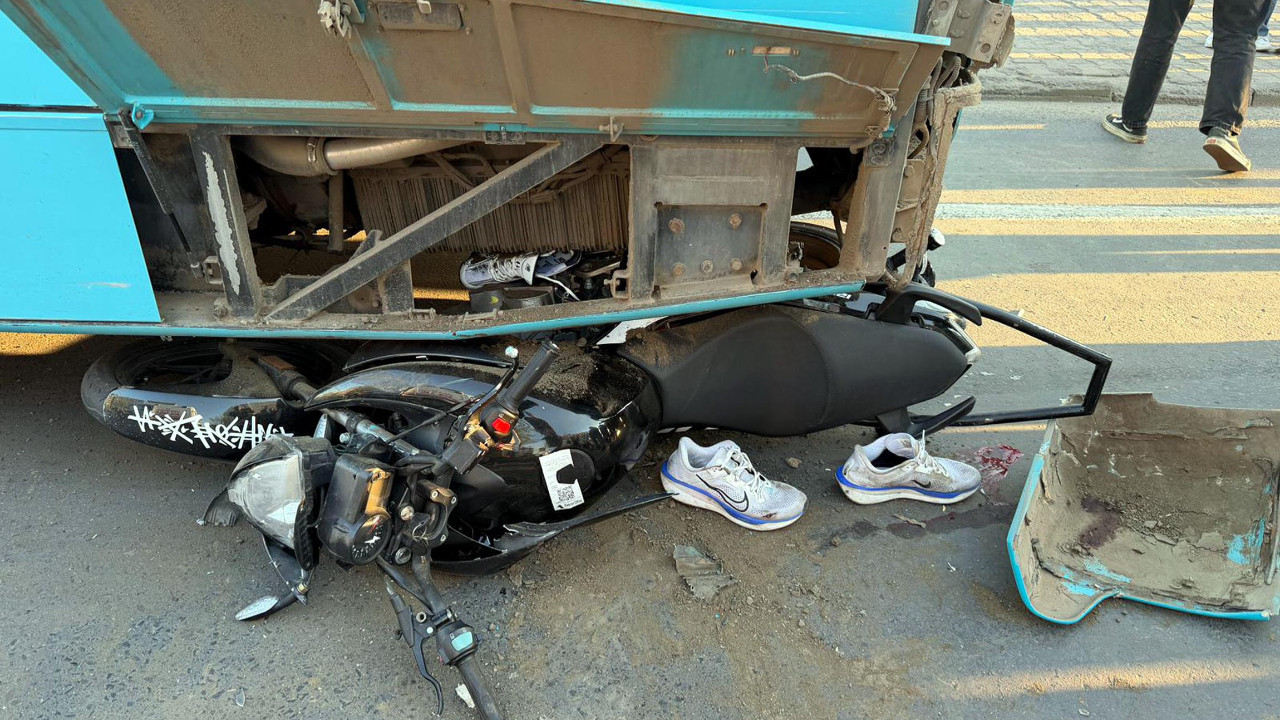 Çorlu’da yolcu otobüsüne çarpan motosiklet devrildi: 2 yaralı