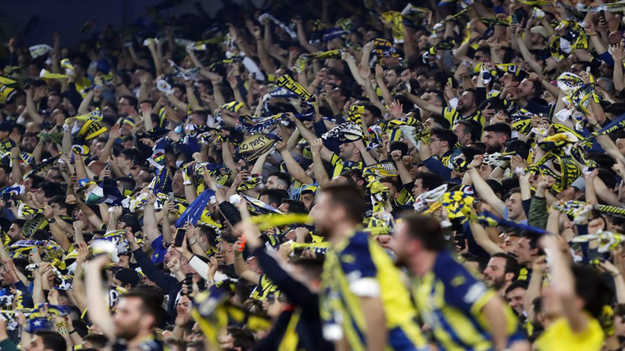 Fenerbahçe'den Galatasaray maçına gidecek taraftarlara forma jesti