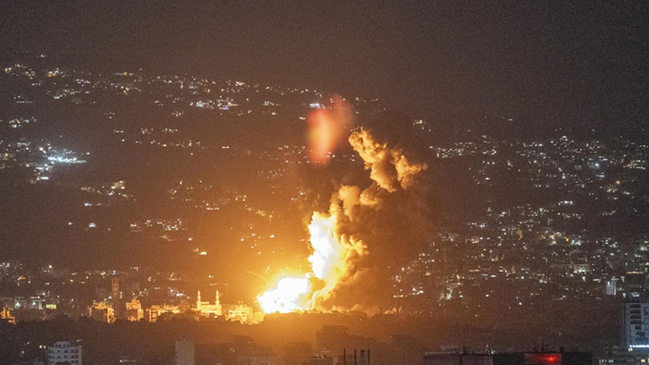 İsrail ateşkese rağmen Lübnan'ı vurdu