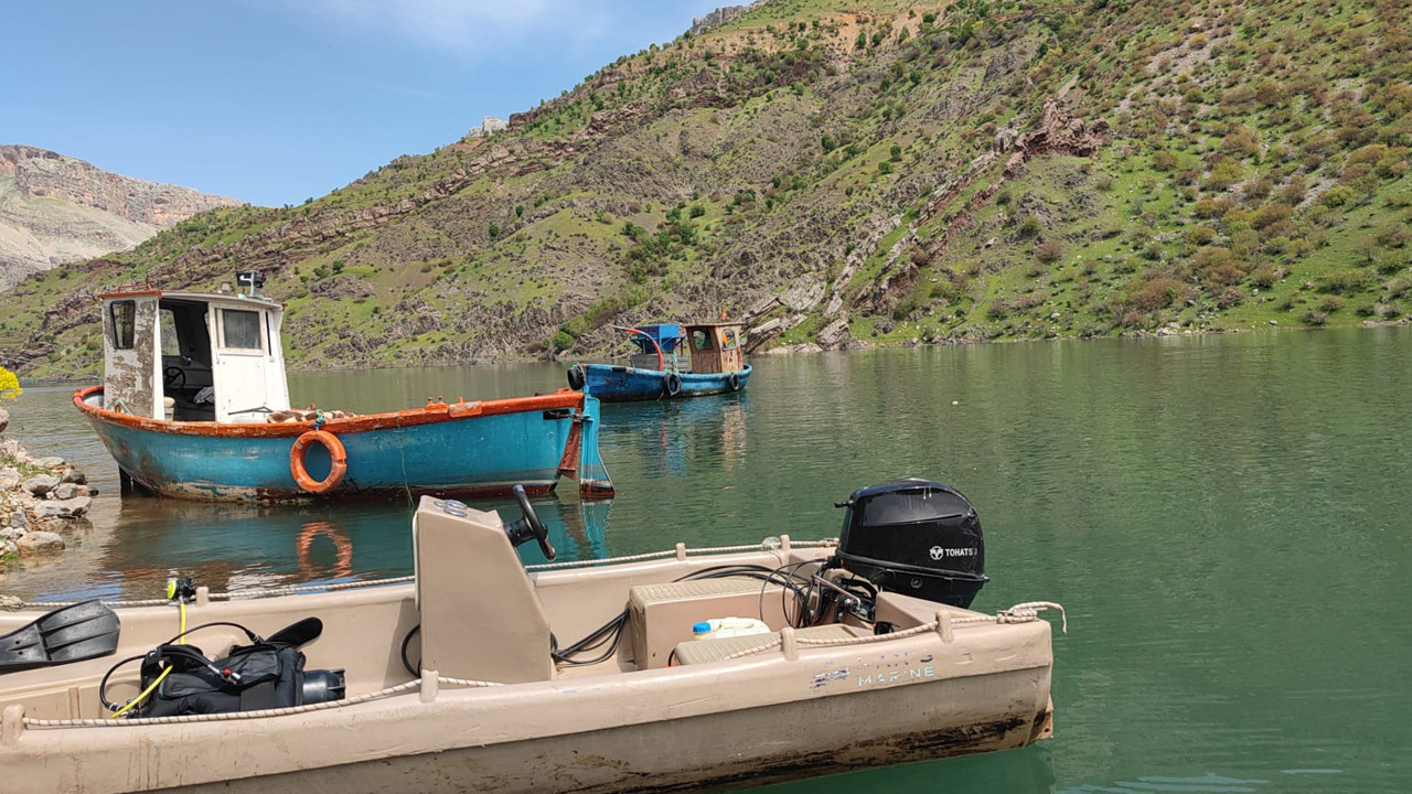 Kampçının Akılalmaz kazası: Botta dengesini kaybedip suya düştü