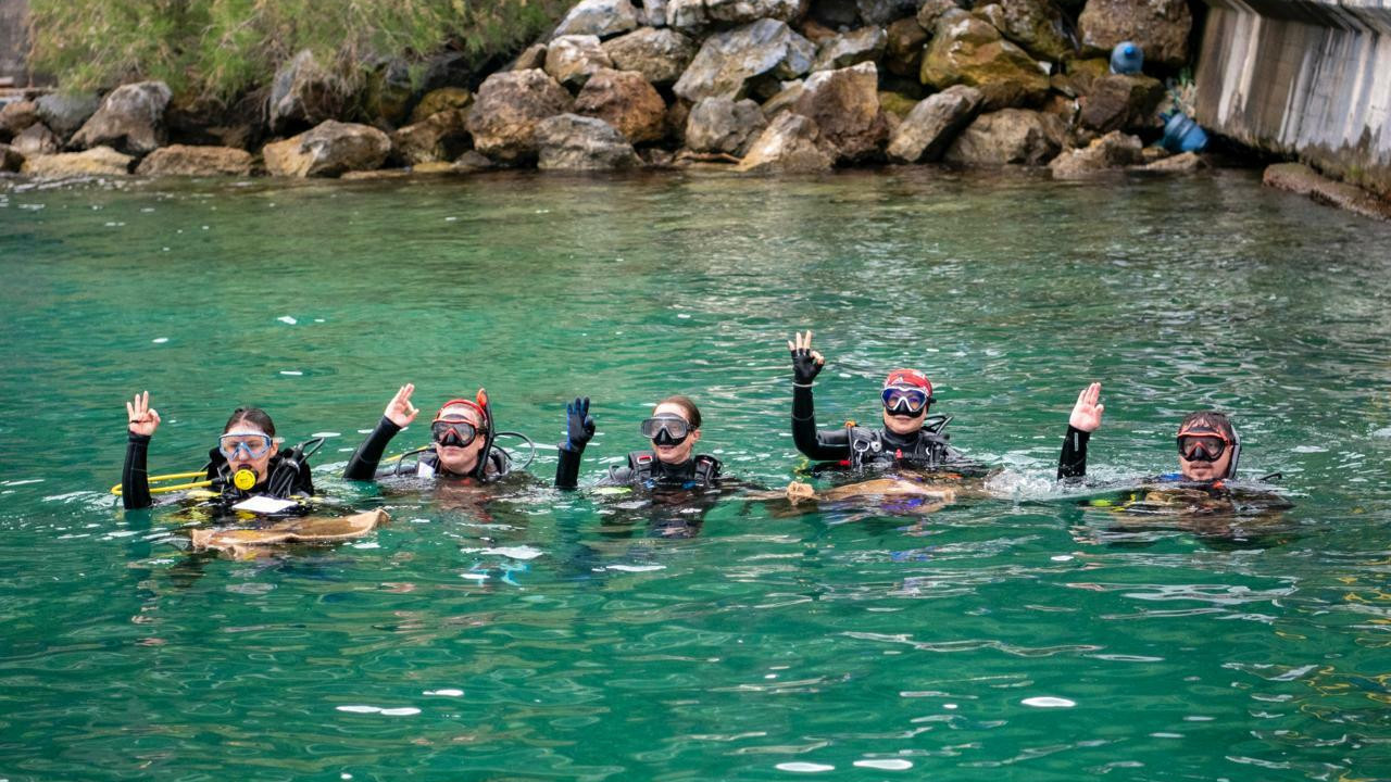 Kuşadası’nda Dünya Günü Temizliği: Kıyılardan 200 Kilo Atık Çıktı