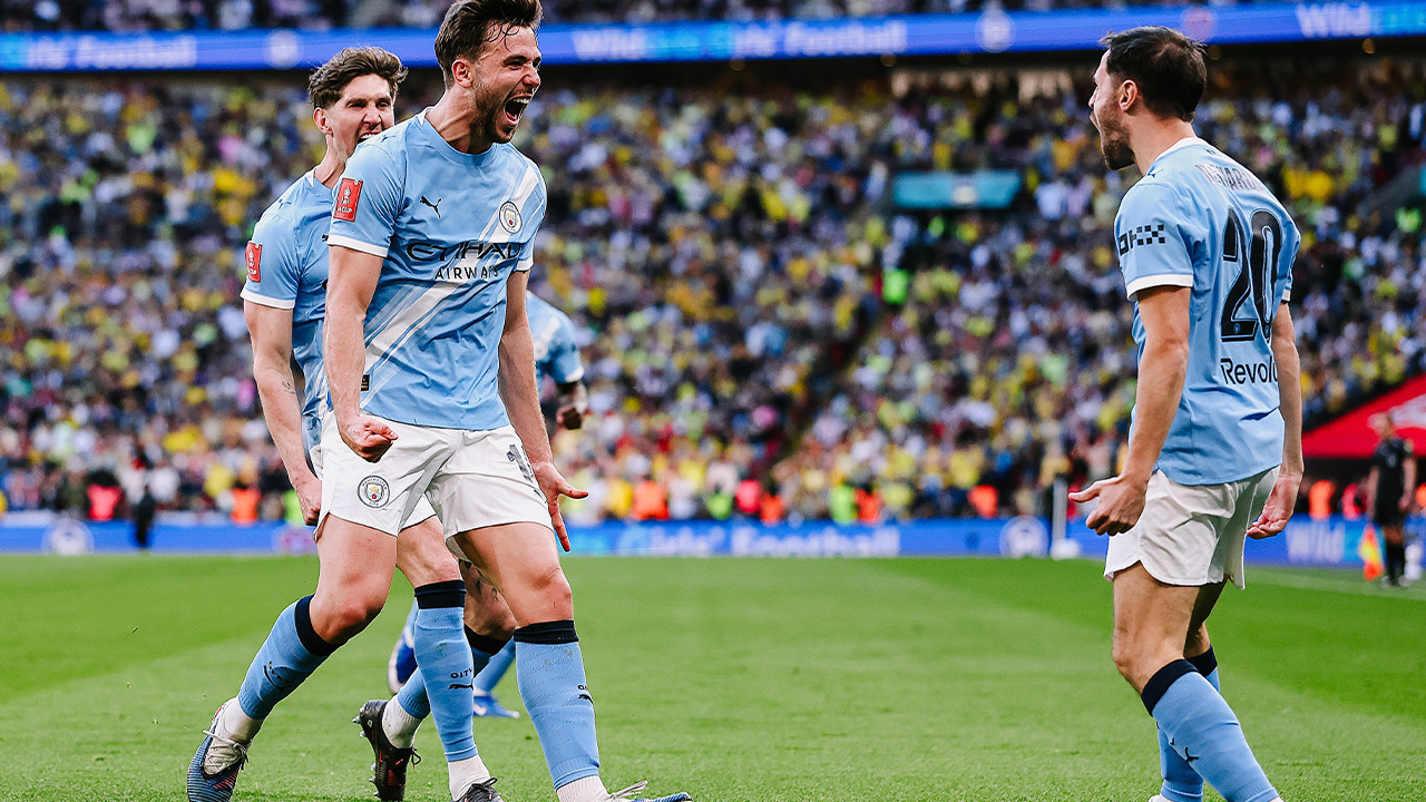 Manchester City 5 dakikada 2 golle maçı çevirerek FA Cup'ta tarih yazdı