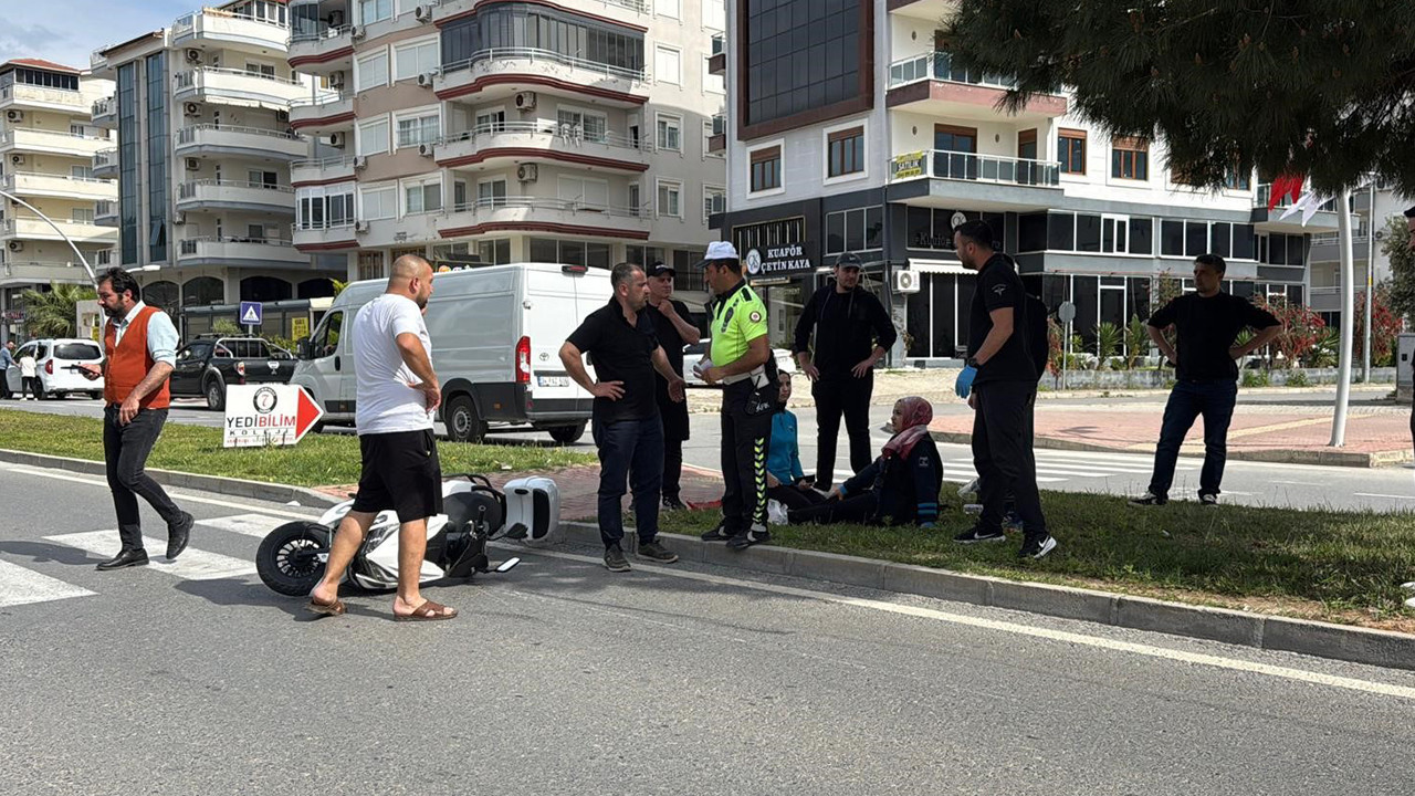 Antalya’da motosikletler çarpıştı: 3 yaralı