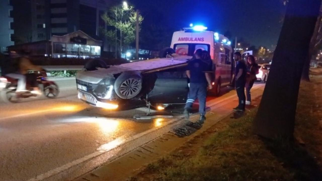 Bursa’da gece yarısı kaza: Çarpışan otomobillerden biri takla attı
