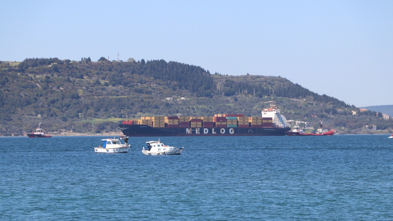Çanakkale Boğazı'nda konteyner gemisi arıza yaptı