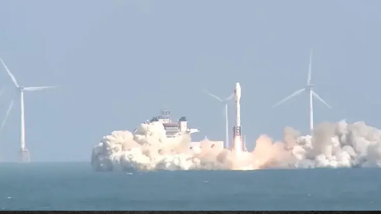 Çin, Pakistan’ın yer gözlem uydusunu başarıyla fırlattı