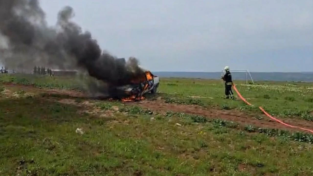 Gaz kaçağı yapan araç alevlere teslim oldu: İtfaiyenin O hamlesi patlamayı önledi