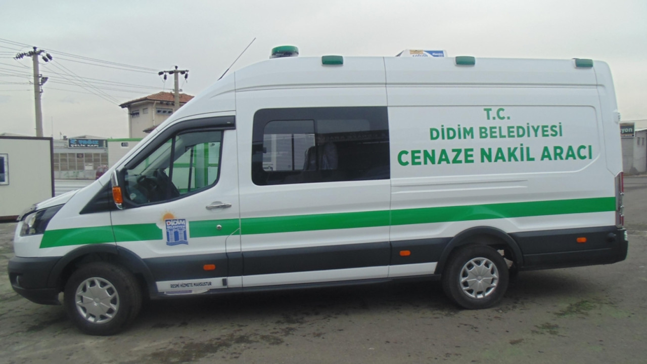 Komşular Kokudan rahatsız olup ihbar etti... Gerçek çilingir kapıyı açınca ortaya çıktı