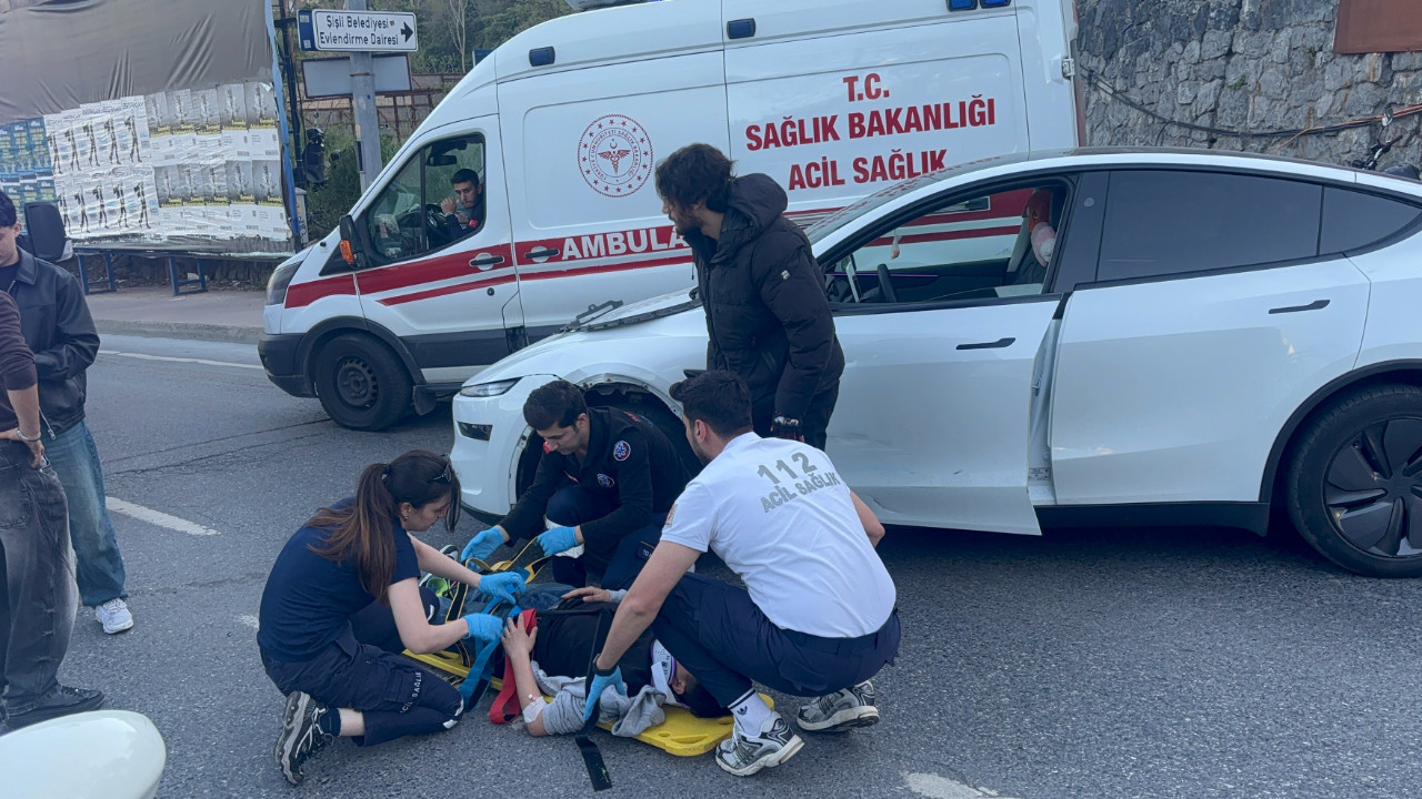 Şişli’de otomobil ile motosiklet çarpıştı: 1 yaralı