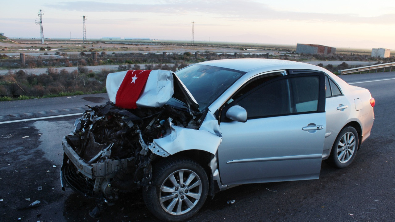 Yardım eli uzatırken canından oldu: Kazayı görüp duran araca çarptılar