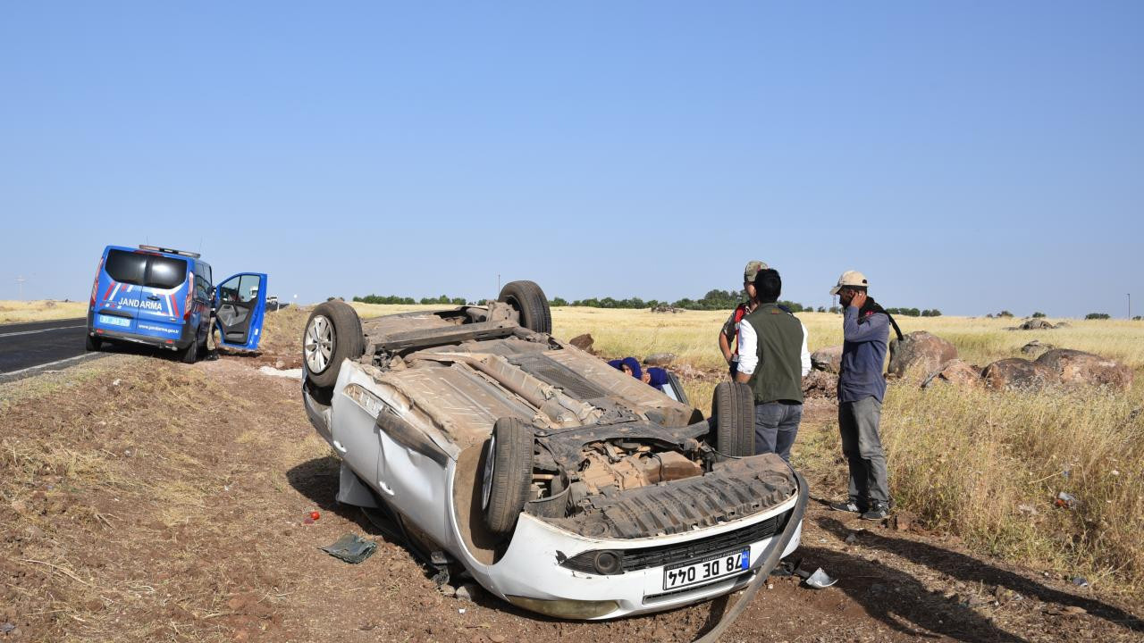 Araç şarampole yuvarlandı: 6 yaralı