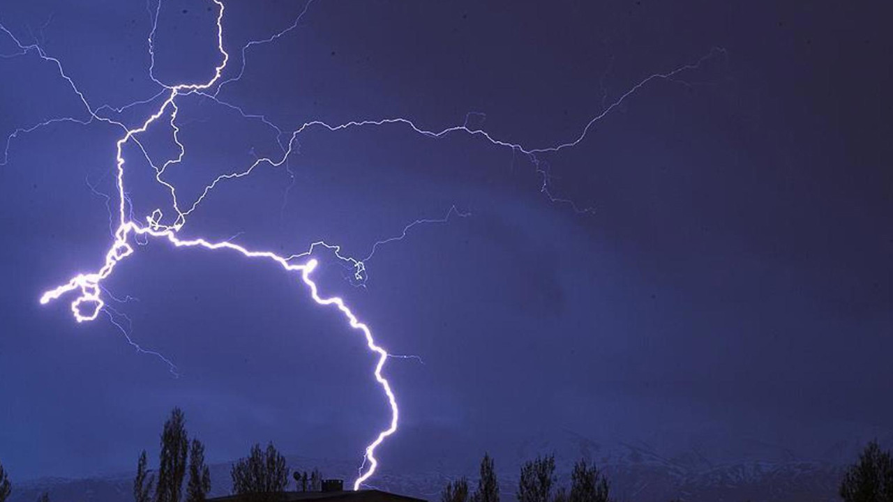 Bangladeş'te birçok noktaya yıldırım düştü: 14 kişi öldü