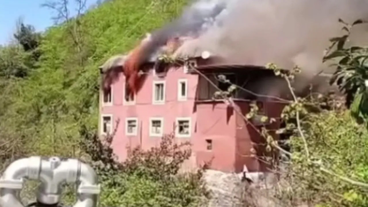 Giresun'da 2 katlı evde yangın paniği