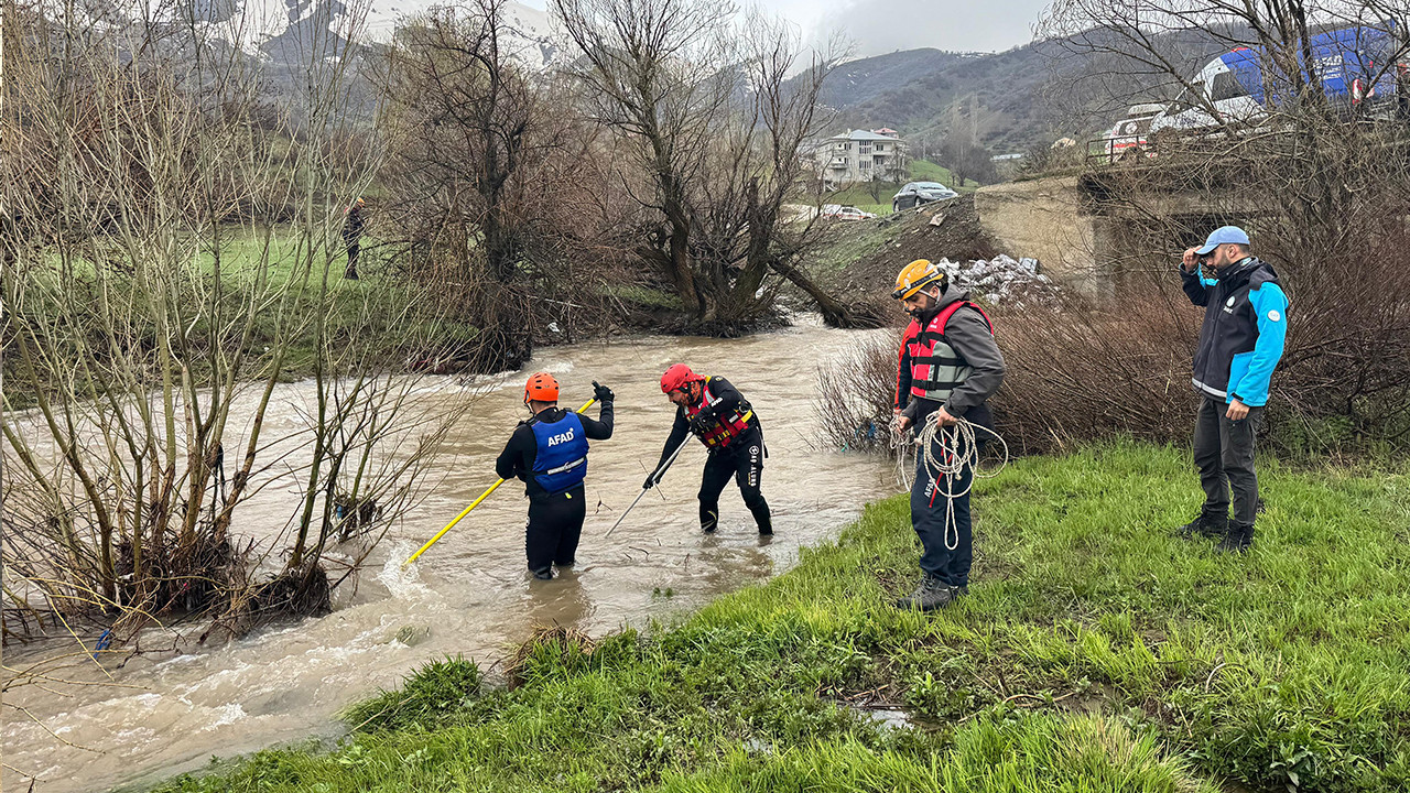 Küçük Osman dereye düşüp gözden kayboldu... Çalışmalar yeniden başladı