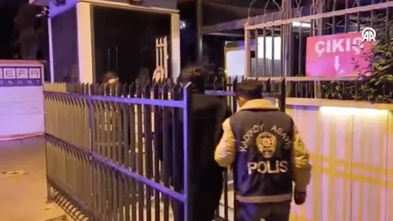 Kadıköy’de Fenerbahçeli taraftarın aracına saldırı: 2 gözaltı