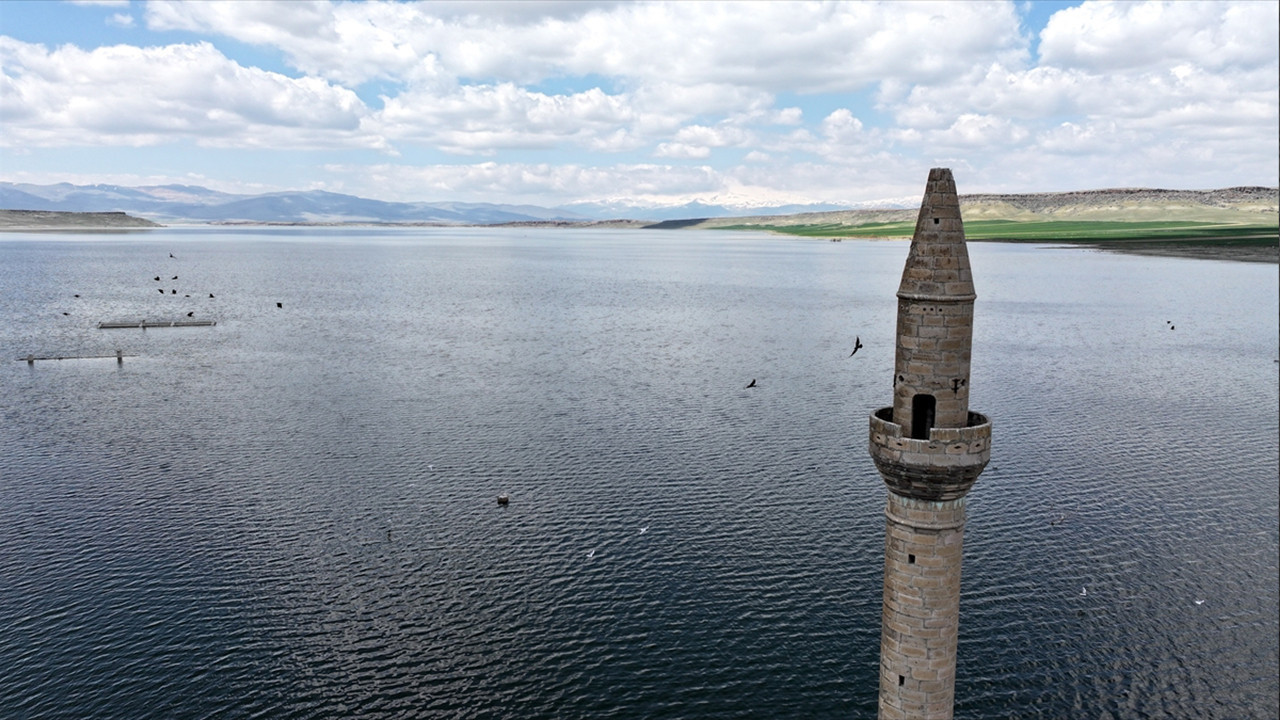 Kuraklıkta ortaya çıkmıştı, 4 köy yeniden sular altında kaldı