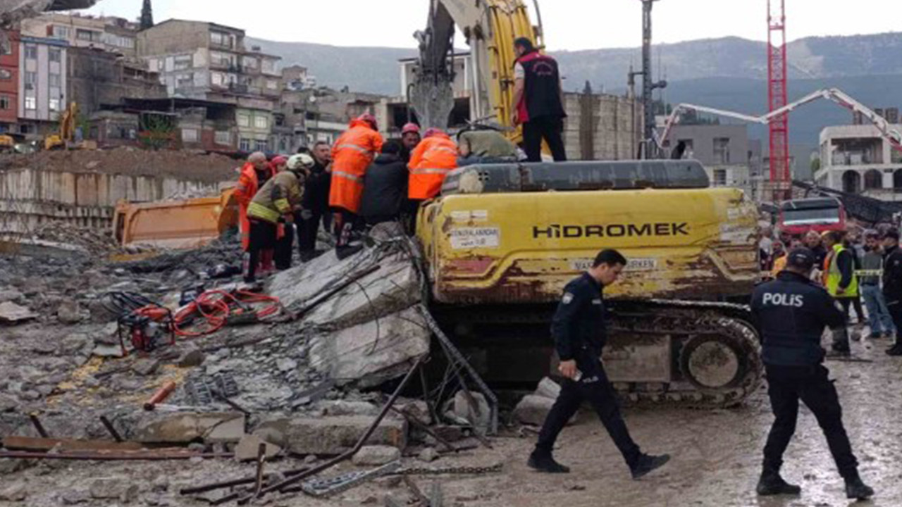 Operatör enkaz altında kaldı: 1 yaralı