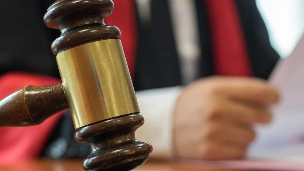 Rüşvet alan icra katibi ve müdür yardımcısı hakim karşısında