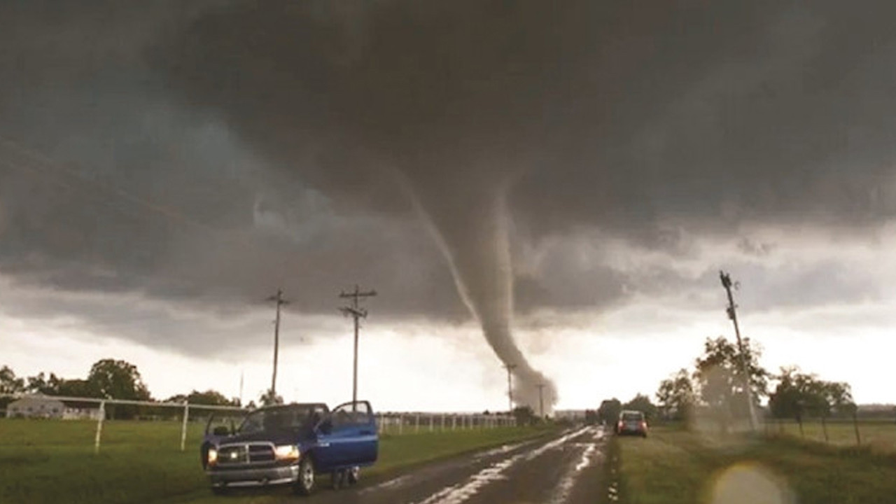 Şiddetli fırtınalar nedeniyle 2 kişi hayatını kaybetti