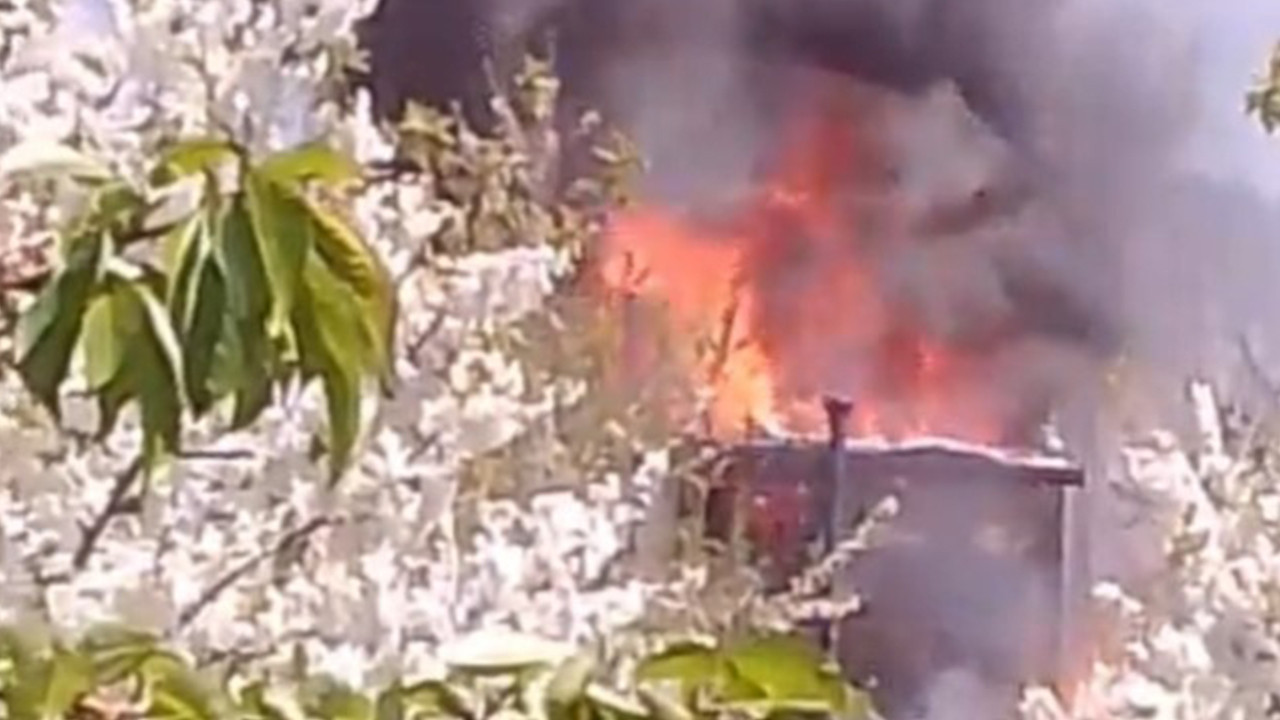 2 katlı ev ve depo alev alev yandı