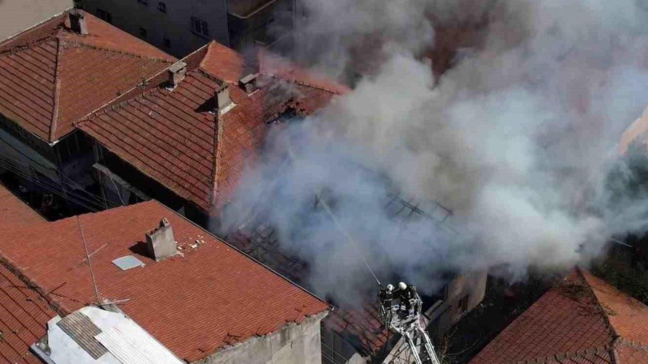 Alevlerin ortasında soğukkanlı hamle: 3 çocuğuyla dışarı çıkmadan önce öyle bir şey yaptı ki...