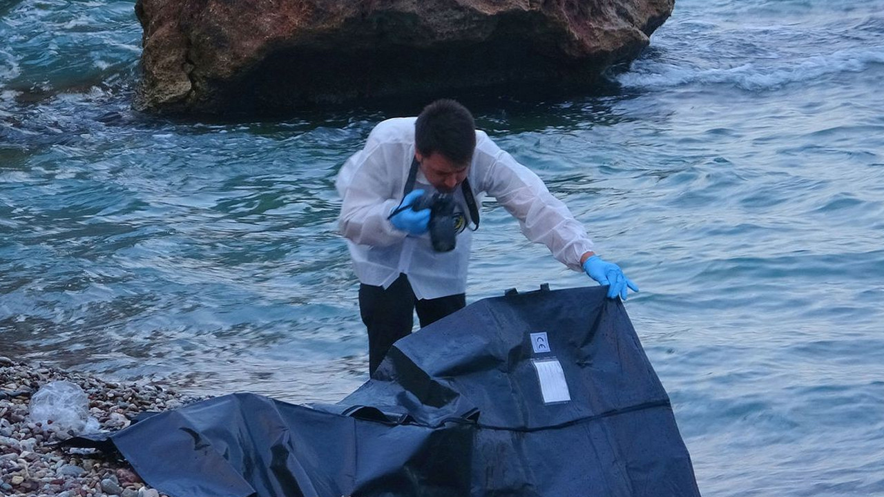Antalya Konyaaltı'nda sır dolu ölüm: Kot pantolonuyla denize girdi, bir daha çıkamadı