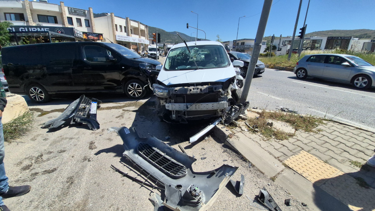 Bodrum’da zincirleme kaza: Sahil Güvenlikten 2 personel yaralandı