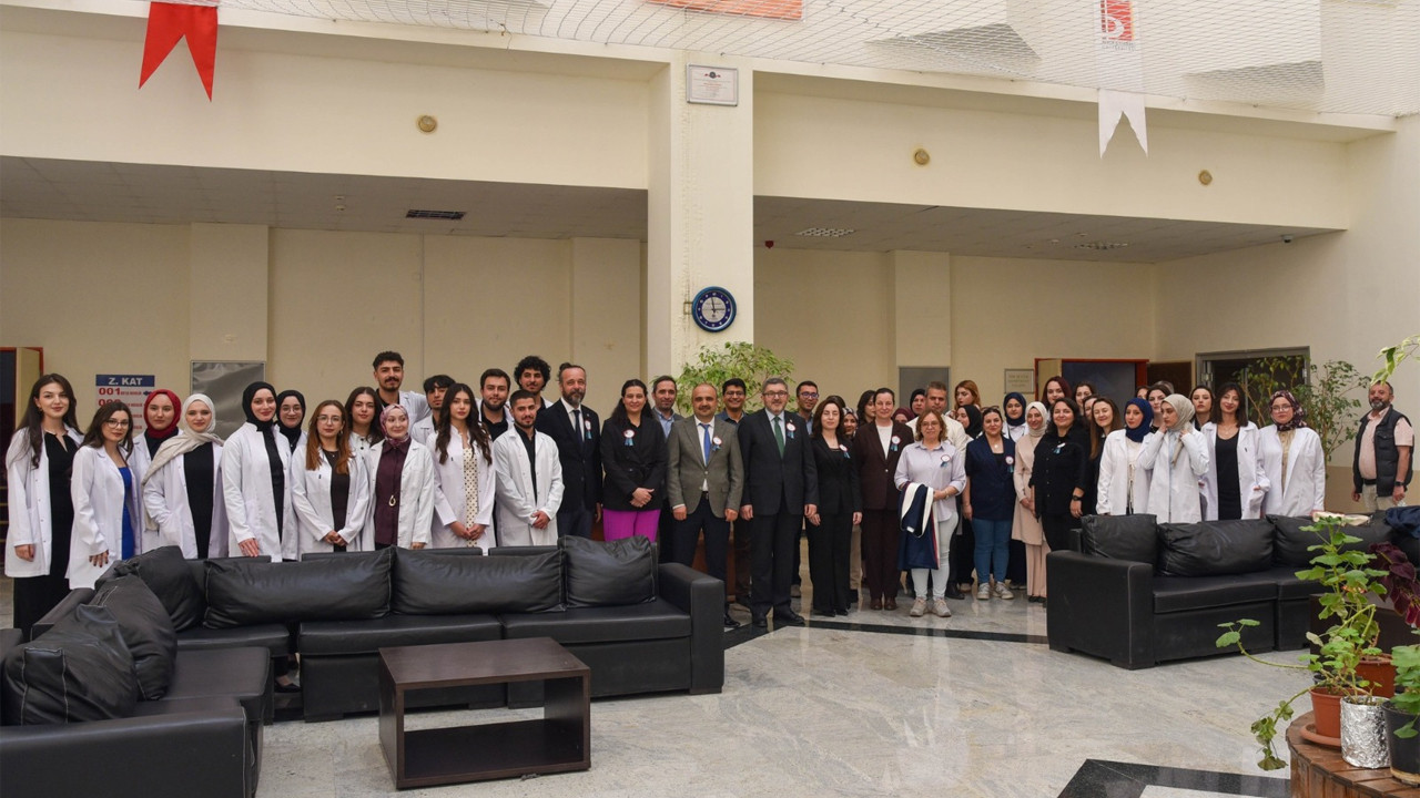 BŞEÜ’de Eczane Hizmetleri Beyaz Önlük Giyme Töreni gerçekleşti