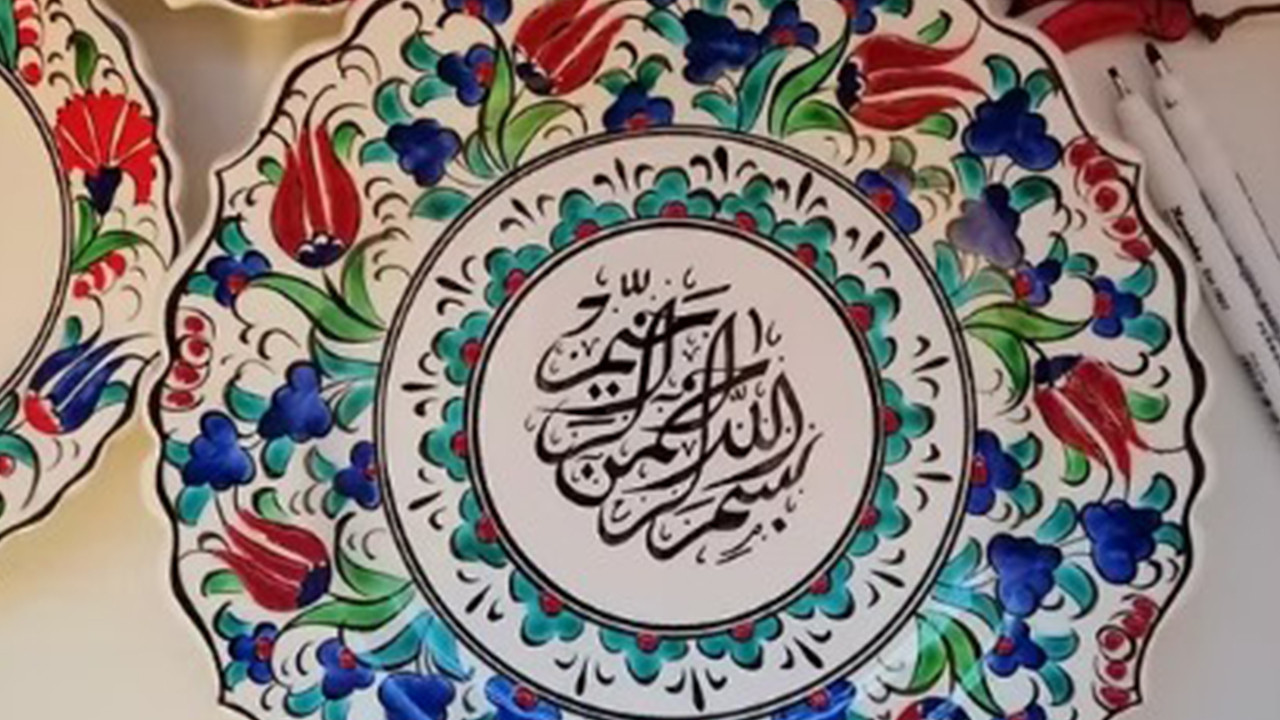 Çocuk ve genç mahkumlara hat sanatı süsleme çalışmaları tanıtıldı