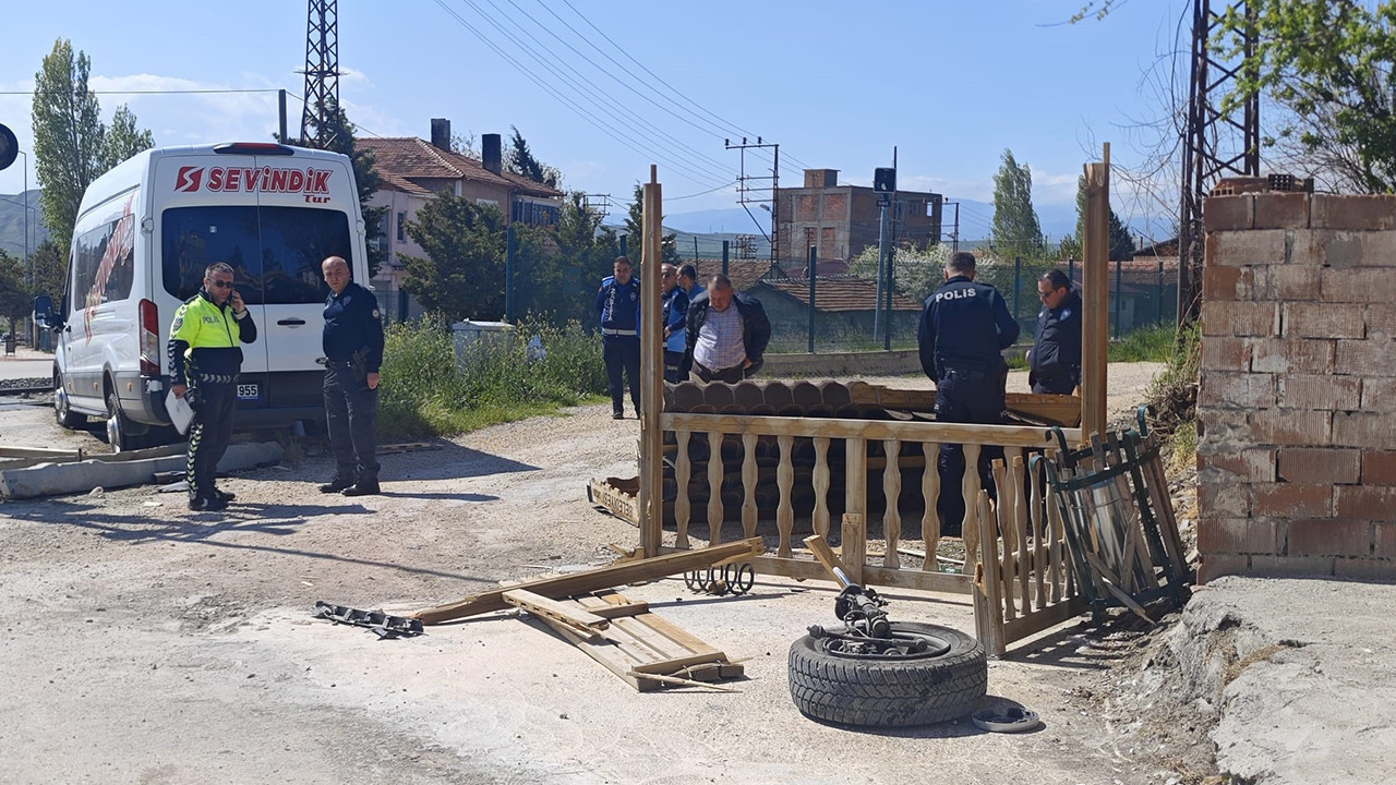 İki genç kız ölümden saniyelerle kurtuldu
