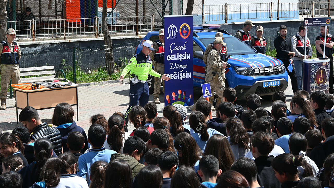 Jandarma'dan çocuklara 'eğitim'