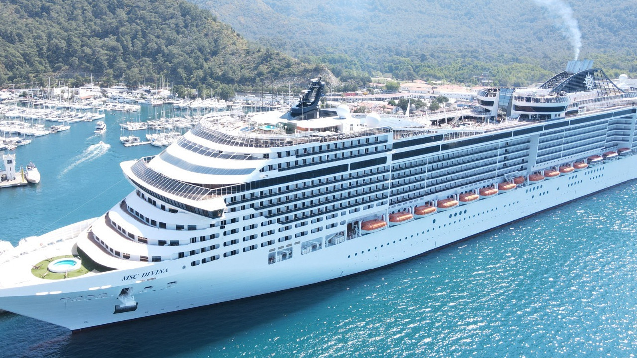 Marmaris'e "MSC Divina" kruvaziyeriyle 3 bin 280 turist geldi
