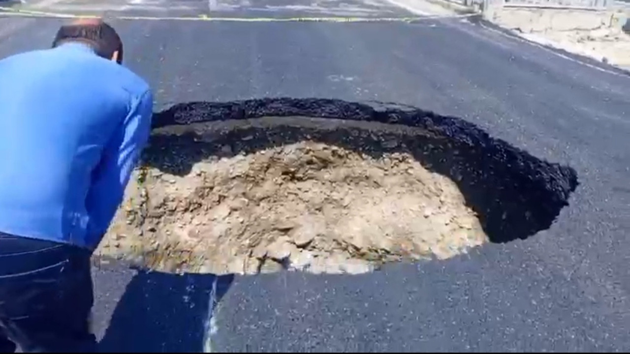 Mühendislik iflas etti: Açılışından bir hafta sonra dev çukur oluştu