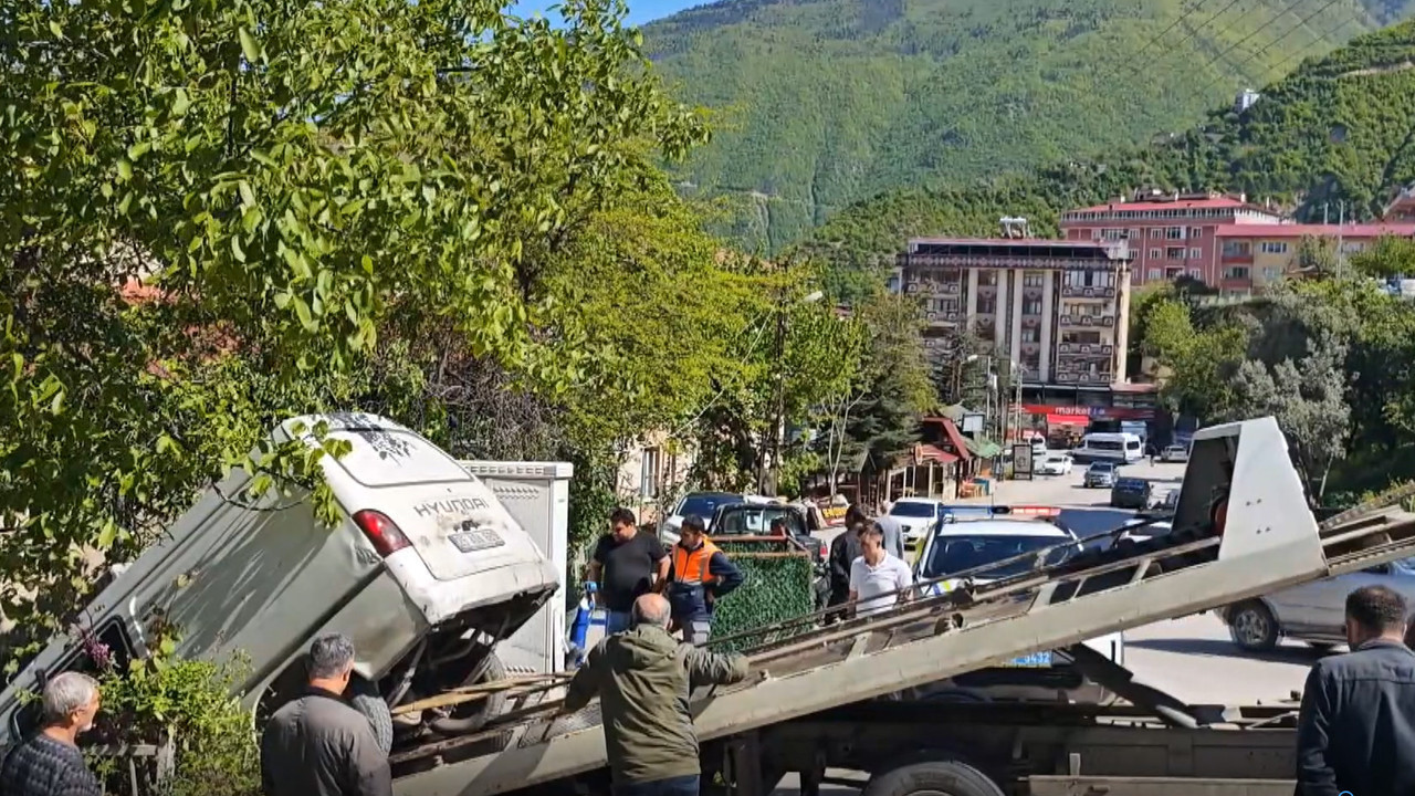 Ölüme teğet geçti: Artvin’de feci kaza