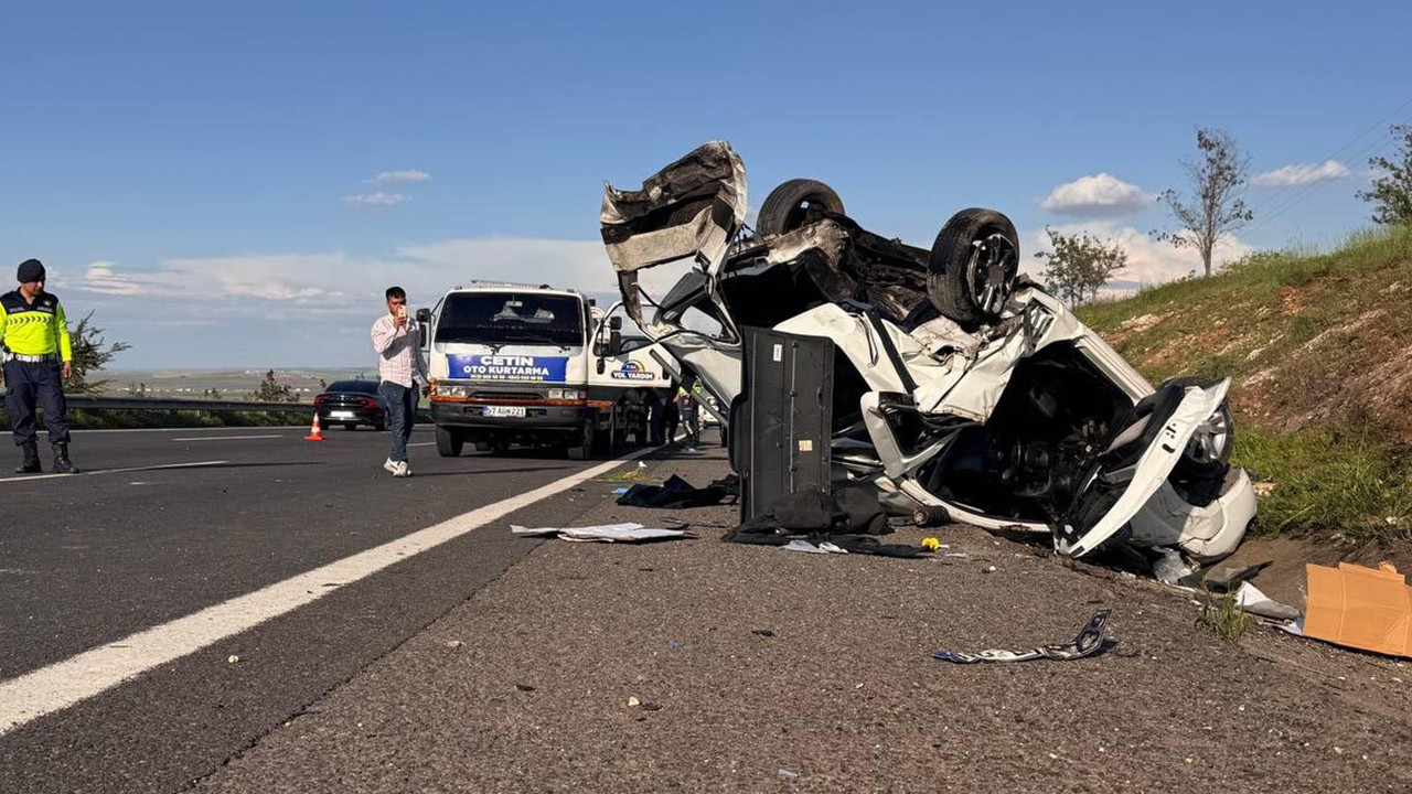 Şanlıurfa’da hafif ticari araç otomobille çarpıştı