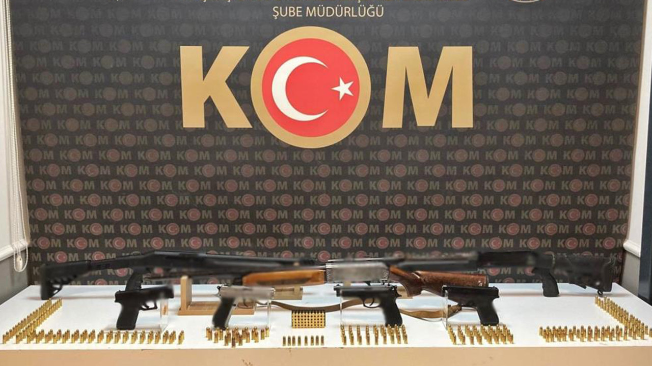 Silah kaçakçılığına darbe: Köy evinden cephanelik çıktı