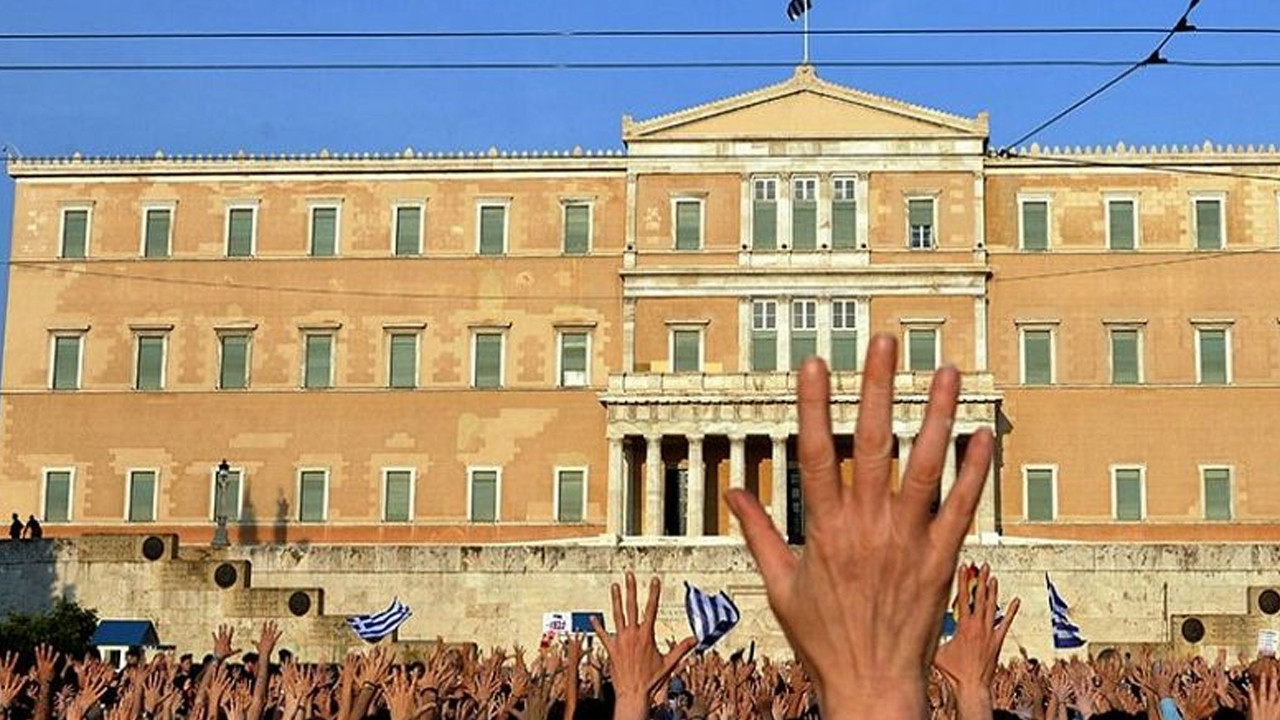 Atina'daki kurşun yağmuru grev getirdi