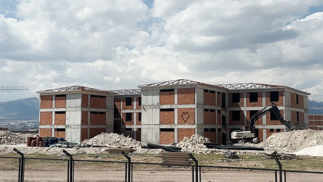 Cezaevi inşaatında korkunç kaza: İşçi metrelerce yüksekten düştü