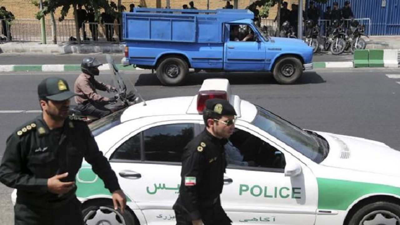 İran’da polise saldırı