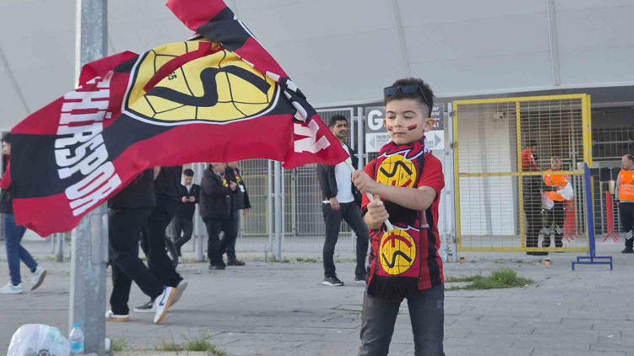 Kumbarasındaki hayallerini Eskişehirspor’a bağışladı: Şimdi tek bir isteği var