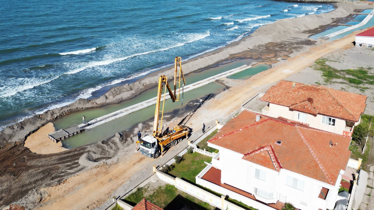 Kıyı şeridine sahil koruma duvarı