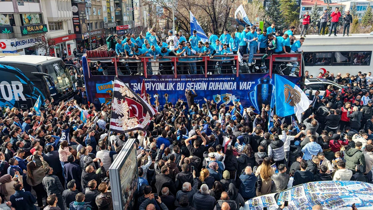 Süper Lig'e yükselen Erzurumspor'da şampiyonluk kutlaması