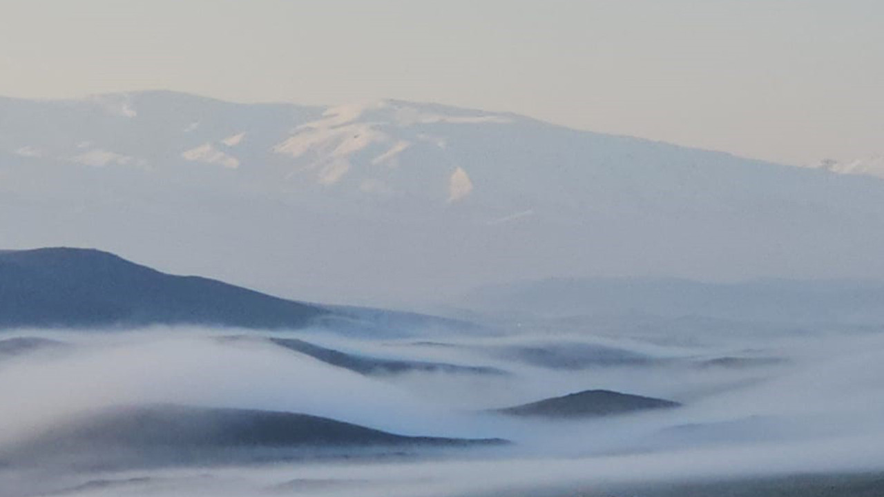 Van Gölü kıyısında masalsı sabah: Ovayı beyaz bir örtü esir aldı